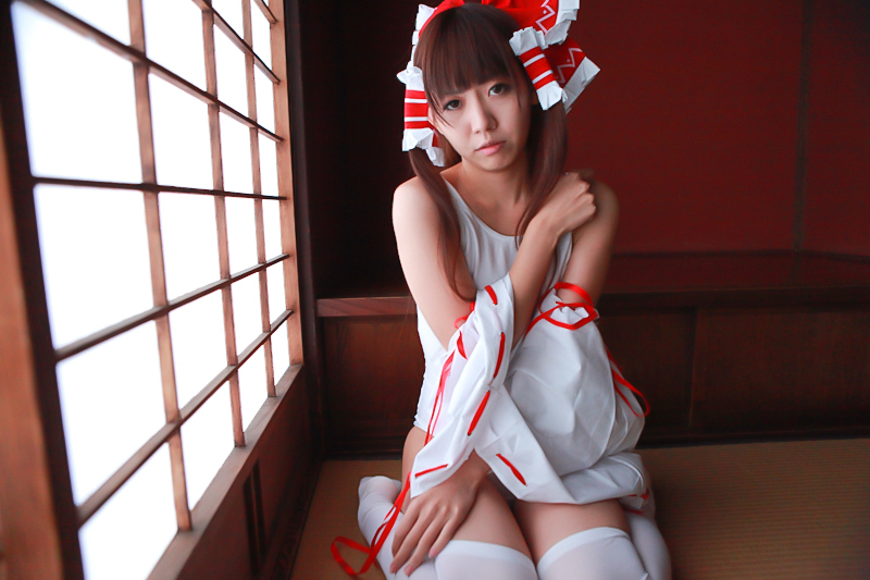 [Cosplay] Reimu Hakurei with dildo and toys - Touhou Project Cosplay 2